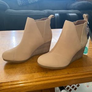 Kelsey Pull on Wedges